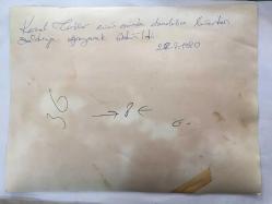 DİSK GENEL BAŞKANI KEMAL TÜRKLER'İN ORİJİNAL BÜYÜK BOY FOTOĞRAFI - 24 x 18 cm EBADINDA - SUİKAST SONRASINDA KEMAL TÜRKLER'İN OTOMOBİLİNİN ÇEVRESİNİ SARAN ASKERLER, KEMAL TÜRKLER'İN EVİNİN ÖNÜNDEN OLAY SONRASI BİR FOTOĞRAF, 22 TEMMUZ 1980