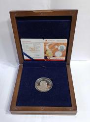 ALPARSLAN TÜRKEŞ T.C.DARPHANESİ CUMHURİYET DÖNEMİ TÜRK SİYASETÇİLERİ NO:3 GÜMÜŞ HATIRA PARASI ORJİNAL AHŞAP KUTULU SERTİFİKALI