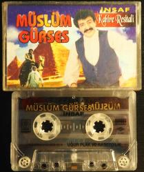 MÜSLÜM GÜRSES İNSAF-KAHİRE RESİTALİ KASET  (DEPO MALIDIR , DENENMEMİŞTİR HALİYLE)