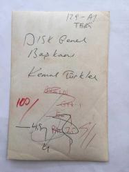 DİSK GENEL BAŞKANI KEMAL TÜRKLER'İN ORİJİNAL FOTOĞRAFI - 18 x 12 cm EBADINDA - KEMAL TÜRKLER KOLTUĞUNDA OTURUP KONUŞMA YAPARKEN