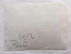 DİSK GENEL BAŞKANI KEMAL TÜRKLER'İN MEZARI BAŞINDA 1989 YILINDA YAPILAN ANMA TÖRENİNİN AJANS BASIMI ORİJİNAL FOTOĞRAFI (HABER METİNLİ, KAĞIT BASIM) - 21 x 16 cm EBADINDA