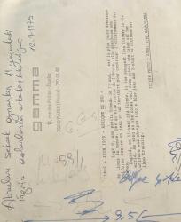 Elinde bir çubukla dişi aslanların arasında poz veren küçük kız çocuğu fotoğrafı. 12 Temmuz 1979 .ORJİNAL SİYAH & BEYAZ 25x18cm EBADINDA - 1940'LAR, 1950'LER, 1960'LAR ve 1970'LER