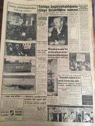 YENİ SABAH GAZETESİ 2 MART 1959 YIL :21 SAYI :7183---İktidar ve Muhalefet ,dün Kıbrıs mevzuunda çalıştı --Ş.Günaltay ,Başvekile bizi birlik kurtarır dedi --Küçük ve Denktaş a tam salahiyet verildi ---Makarios Kıbrıs da tezahüratla karşılandı ---İzmit faciası kuranları  hazin bir törenle  anıldı ---Kıbrıslı Türklerin İktisadi kalkınması için çareler aranıyor ---20 Yıllık şoför  ilk kazasında bir kadını  ezdi --Köprünün asrarı :Siyavuşgil ---Sinemalar : Atlas :Yuvaya Dönüş ,Emek :Eddie Kalpazanlara Karşı ,Taksim :İhtiras Rüzgarları ---Türkiye ,hayat pahalılığından  dünya birinciliğine namzet --Moskova da ki müzakereler hararetleniyor ---Rusya Pakistan ı tehdit ediyor ---Bir inşaat kalfası ezilerek öldü ---İzmir ,İstanbul boyun eğmedi ---Galatasaray :0-Göztepe :0---Fenerbahçe den ilk puanı İzmir spor aldı --Altay ,İst.Sporu net farkla yendi :2-0--Karşıyaka Adalet le dün berabere  kaldı :0-0---Türkiye Basketbol Şampiyonası Başlıyor --