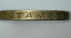 BİRLEŞİK KRALLIK 1 POUND 1996 SİRKÜLASYON HATIRA - KELT HAÇI TEMALI. ESKİ KALIN TİP.  KRALİÇE II. ELİZABETH - İNGİLTERE.
