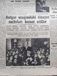 Cumhuriyet Gazetesi - 15 Aralık 1948 - İktidarda İhtisasa Dair Yazan Profesör Fahrettin Kerim Gökay Köşe Yazısı - Dışişleri Bakanı Necmettin Sadak'ın Seyahat İntibaları - İngilterenin Savunmaya Sistemi Tenkid Ediliyor - İstanbul'da Et İşinin Tanzimi - Solcu Talebelerin Dünkü Duruşması - İrfan Günay - Yusuf Ziya Sal - Nazım Hikmet - - Karaborsadaki Maç Biletleri - Bulgar Uçağındaki Cinayet Suçluları Beraat Ettiler - Hitler İle Hesaplaşma Yazan Dr. Schacht Yazı Dizisi - İstanbul Muallimler Birliği Ve Paydos Piyesi - Yahya Kemal Beyatlı Ankara'ya Gitti - Rüya Gibi Geçti Yarın Akşam Saray Sinemasında - Sis Dağıldı Nakleden Hamdi Varoğlu Yazı Dizisi - Muhterem Şevket Adalana Ariza Yazan Burhan Felek Köşe Yazısı - İşkence Yapan Üç Jandarma Mahkum Oldu - Beni Bir Kaçak Yaptılar Alkazar Sinemasında - Bir Hizmetçi Kızın Hatıraları Milli Ve Alemdar Sinemalarında - Radyo Sanatkarı Mücip Argıman Columbia Plaklarında - Tablet Reosil Öksürük ve Bronşite Karşı - Hoover Elektrikli Çamaşır Makinesi