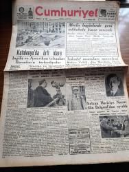 Cumhuriyet Gazetesi - 24 İkincikanun (Ocak) 1939 - İspanya Harbinin Manası Yazan Nadir Nadi Köşe Yazısı - Katalonya'da Örfi İdare - İngiliz Ve Amerikan Tebaları Barselona'yı Terkediyor - Sinema Ve Tiyatrolar Tamamen Tatil Edildi - General Franko Katalonya Cephesindeki Harekatı Takip Ediyor Fotoğraf - Fransa'nın Hatay Delegesi Kolonel Köle Ankara'ya Geldi - İtalyan Hariciye Nazırı Kont Ciano Dün Belgrad'dan Ayrıldı - Tarihte Büyük Deniz Muharebeleri Nakleden Abidin Daver Köşe Yazısı - Şikago Yanıyor Yarın Akşam Melek Sinemasında - Ses Kraliçesi Hamiyet Yüceses Yarın Akşam Turan Sinemasında - Dişi Tarzan Beşiktaş Suad Park Sinemasında - Conkbayırında Atatürk'ün Hayatını Kurtaran Saat Yazan Salahaddin Güngör - Meşhur Dünya Boks Şampiyonu Zenci Coe Luis Fotoğraf - İstanbulspor Hükmen Mağlup Edildi - Kim Derdi Ki Yazan Vicky Baum Yazı Dizisi - Selma Ve Gölgesi Yazan Server Bedi Yazı Dizisi - Karısından Başka Model Kullanmayan Sanatkar Ressam Fra Filippo - Hadiselerin Resimleri - Gripin