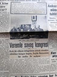 Cumhuriyet Gazetesi - 3 Ocak 1948 - Bizi Kim İdare Ediyor Yazan Nadir Nadi Köşe Yazısı - Kabinenin İstifa Edeceği Şayiası Tekrar Çıktı - Yunan İşlerine Karşı Amerika'nın Hazırlığı - Veremle Savaş Kongresi - Amerikan Malzemesi İle Yapılacak Yollar - Avrupa'nın En Çok Nefret Edilen Kadını Romanya Dış Bakanı Anna Pauker - Edebiyat Bahisleri Yazan İsmail Habib Sevük - Van Gölünde Çalışacak Yeni Gemi - Dağlar Delinirken Yazan Rikkat Asım Köknar Yazı Dizisi - Ortaşarkın Göbeğinde Bir Sovyet Volkanı - Zenginlik Ve Şefkat Yazan Burhan Felek Köşe Yazısı - Eminönü Halkevinde Hastabakıcılık Kursu Fotoğraf - 1947 1948 Yunus Nadi Mükafatı En Güzel Hikaye - Minyatür Yazan Ayfer Sakarya - Unkapanı İle Hal Arasında Binalar İstimlak Edilirken - Yeni Ses Tiyatrosunda Büyük Revü Opereti Hoşgör - İki Cingöz Haremde Filmi İpek Sinemasında - Beşiktaş Bratislava Maçının Bozuk Havaya Rastlaması İyi Olmadı - Safiye Ayla Borsa Kıraathanesinde - Radyolin Diş Macunu - Türkiye İmar Bankası - Bugünkü Radyo Programı