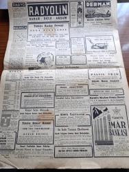 Cumhuriyet Gazetesi - 3 Ocak 1948 - Bizi Kim İdare Ediyor Yazan Nadir Nadi Köşe Yazısı - Kabinenin İstifa Edeceği Şayiası Tekrar Çıktı - Yunan İşlerine Karşı Amerika'nın Hazırlığı - Veremle Savaş Kongresi - Amerikan Malzemesi İle Yapılacak Yollar - Avrupa'nın En Çok Nefret Edilen Kadını Romanya Dış Bakanı Anna Pauker - Edebiyat Bahisleri Yazan İsmail Habib Sevük - Van Gölünde Çalışacak Yeni Gemi - Dağlar Delinirken Yazan Rikkat Asım Köknar Yazı Dizisi - Ortaşarkın Göbeğinde Bir Sovyet Volkanı - Zenginlik Ve Şefkat Yazan Burhan Felek Köşe Yazısı - Eminönü Halkevinde Hastabakıcılık Kursu Fotoğraf - 1947 1948 Yunus Nadi Mükafatı En Güzel Hikaye - Minyatür Yazan Ayfer Sakarya - Unkapanı İle Hal Arasında Binalar İstimlak Edilirken - Yeni Ses Tiyatrosunda Büyük Revü Opereti Hoşgör - İki Cingöz Haremde Filmi İpek Sinemasında - Beşiktaş Bratislava Maçının Bozuk Havaya Rastlaması İyi Olmadı - Safiye Ayla Borsa Kıraathanesinde - Radyolin Diş Macunu - Türkiye İmar Bankası - Bugünkü Radyo Programı