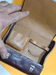 RF75----TAŞIMA ASKILI 1940'LAR DERİ ÇANTA