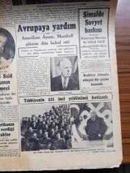 Cumhuriyet Gazetesi - 15 Mart 1948 - Demokrat Parti'nin Geçirdiği Buhran Yazan Abidin Daver Köşe Yazısı - 16 lar Konferansı Bugün Toplanacak - Demokrat Partide Kati Tasfiye Yapılması İsteniyor - Necmettin Sadak Ve Çaldaris Dün Bidault İle Görüştüler - Şimalde Sovyet Baskısı - Irak Ayan Meclisi Başkanı Nuri Said Paşa'nın Demeci - Batakhanelere Karşı Mücadele - Galatasaray Beykoz İstanbulspor Karmasını 5 2 Yendi Fotoğraf - Fenerbahçe Ankara Karmasını 5 2 Yendi - Amerikan Ayanı Marshall Planını Kabul Etti - Beşiktaş Atina Pire Karmasını Yendi - Tıbbiyenin 121. Yıldönümü Kutlandı - Goebbels'in Hatıraları Yazı Dizisi - Nişantaşı Kız Enstitüsündeki Defile - John Steinbeck Gazap Üzümleri Kitabı Remzi Kitabevinde - Huzur Yazan Ahmet Hamdi Tanpınar Yazı Dizisi - Bebekler Ayakta Yazan Burhan Felek Köşe Yazısı - Vefa 3 Beyoğluspor 0 - Gripin - Ferguson Radyo - Bugünkü Radyo Programı - İstanbul Belediyesi Şehir Tiyatroları Dram Kısmında Baykuş