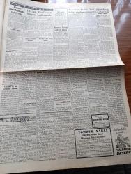 Cumhuriyet Gazetesi - 15 Mart 1948 - Demokrat Parti'nin Geçirdiği Buhran Yazan Abidin Daver Köşe Yazısı - 16 lar Konferansı Bugün Toplanacak - Demokrat Partide Kati Tasfiye Yapılması İsteniyor - Necmettin Sadak Ve Çaldaris Dün Bidault İle Görüştüler - Şimalde Sovyet Baskısı - Irak Ayan Meclisi Başkanı Nuri Said Paşa'nın Demeci - Batakhanelere Karşı Mücadele - Galatasaray Beykoz İstanbulspor Karmasını 5 2 Yendi Fotoğraf - Fenerbahçe Ankara Karmasını 5 2 Yendi - Amerikan Ayanı Marshall Planını Kabul Etti - Beşiktaş Atina Pire Karmasını Yendi - Tıbbiyenin 121. Yıldönümü Kutlandı - Goebbels'in Hatıraları Yazı Dizisi - Nişantaşı Kız Enstitüsündeki Defile - John Steinbeck Gazap Üzümleri Kitabı Remzi Kitabevinde - Huzur Yazan Ahmet Hamdi Tanpınar Yazı Dizisi - Bebekler Ayakta Yazan Burhan Felek Köşe Yazısı - Vefa 3 Beyoğluspor 0 - Gripin - Ferguson Radyo - Bugünkü Radyo Programı - İstanbul Belediyesi Şehir Tiyatroları Dram Kısmında Baykuş