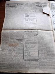 Cumhuriyet Gazetesi - 4 Ekim 1948 - Zararlı Bir Siparişin Hazin İtirafı Yazan Abidin Daver Köşe - Peyklerde Komünistler Birbirini Temizliyorlar - Tito Yugoslav Halkına Radyo İle Hitap Ediyor Fotoğraf - Demokrat Parti'nin Adapazarı Mitinginde Şiddetli Nutuklar Söylendi - Dün İnönü Stadında İlk Defa Yapılan Karakucak Güreşleri - Ekonomi Bakanı Cavit Ekin Ramanda - Şehir Orkestrasının Şefi Cemal Reşit Bu Yılki Musiki Hareketlerini Anlatıyor - Mercan Yokuşunda 30 Senedir İstimlak Bekleyen Dükkanlar - Pamukkale Yazan İsmail Habib Sevük - Marshall Planında Türkiye'nin Payı Yazan Doktor Nizamettin Sav - Dar Yol Yazan Peride Celal Yazı Dizisi - Yüce Divan Kararını Yarın Verecek - Moskova'da Kordiplomatiğe Karşı Tedbir - Futbol Kulüpleri Kontrola Hazır - 1948 1949 Yunus Nadi Mükafatı Atatürk'e Ait Bir Hatıra - Sanatkar Hüseyin Mat Gecesi Şehzadebaşı Turan Sinema Tiyatrosunda - Bugünkü Radyo Programı