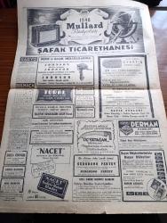 Cumhuriyet Gazetesi - 25 Mart 1948 - Zoraki Bir Anlaşmada Bahsetmenin Manası Yoktur Yazan Abidin Daver Köşe Yazısı - Amerika'dan Malzeme Dolu 5 Gemi Geliyor - Celal Bayar Erzincan'da Dün Nutkunu Söyledi - Demokrat Parti Haysiyet Divanı İçtima Halinde Fotoğraf - Türk Yunan Görüşmeleri - Celal Bayar İle Adnan Menderes Vagonun Penceresinde Fotoğraf - Ekonomi Bakanı Cavit Ekin'in Gazetemize Beyanatı - Anadolu Şehirlerinde Ekmek Sıkıntısı - Eski Maliye Bakanı Halid Nazmi Keşmir'in Cenaze Töreni - Goebbels'in Hatıraları Yazı Dizisi - Necmi Rıza Konseri - Huzur Yazan Ahmet Hamdi Tanpınar Yazı Dizisi - Altı Milletvekili Daha Demokrat Partiden Çıkarıldı - Trieste Açmazı Yazan Burhan Felek Köşe - Şehvetin Sırrı Kitabı Kültür Kitabevinde - Atina Futbol Şampiyonu - Dün Geceki Boks Maçları - Damga Büyük Türk Filmi Başrolde Sezer Sezin İhsan Perk Canan Can - Perihan Altındağ Sözeri Mefharet Yıldırım Ve Hamiyet Yüceses Kadıköy Opera Sinemasında - Çöl Şarkısı Bu Akşam Lale Ve Ar Sinemasında
