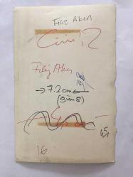 FİLİZ AKIN'IN ORİJİNAL FOTOĞRAFI - 18 x 12 cm EBADINDA - FİLİZ AKIN 1960'LARDA DANSÖZ KOSTÜMÜYLE GÜLÜMSEYİP POZ VERİRKEN ÇEKİLMİŞ ÇOK NET BİR FOTOĞRAF