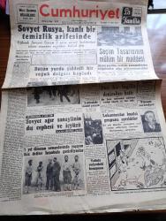 Cumhuriyet Gazetesi - 14 Ocak 1950 - Mısır'daki Seçimin Neticeleri Köşe Yazısı - Sovyet Rusya Kanlı Bir Temizlik Arifesinde - Seçim Tasarısının Mühim Bir Maddesi - Bütün Yurdu Şiddetli Bir Soğuk Dalgası Kapladı - Dün Bir İngiliz Denizaltısı Battı - Moskova'da 3 Yıl Yazan Bedell Smith Yazı Dizisi - İstanbul Valisi Fahrettin Kerim Gökay'ın Radyodaki Konuşması - Taksim'de Opera Binasının İnşaatı Durdurulmayacak - Zeynep Kamil Hastanesi'nin Bir Yıllık Faaliyeti - 100. Doğum Yıldönümünde Bizler Ve Pierre Loti Yazan A. Adnan Adıvar - Sapa Yol Yazan Concordia Merrel Yazı Dizisi - Sabahattin Ali'yi Öldürmekten Sanık Ali Ertekin'in Davası - Ölüme Doğru Yazan Agatha Christie Yazı Dizisi - Lig Maçları Tehir Edildi - Galatasaray Fenerbahçe Basketbol Maçı - Manon Saray Ve İnci Sinemasında - Şehir Dram Tiyatrosunda Tebeşir Dairesi - Gripin - Bulmaca - Bugünkü Radyo Programı - Citroen Araba - Siera Radyoları - Arı Unları - Muammer Karaca Opereti Sizin Sokak Bugün Maksimde