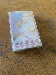 HİLAL ÖZDEMİR - BU BENDEKİ ESKİ YARA - KASET (JELATİNİNDE)