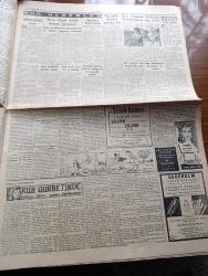 Cumhuriyet Gazetesi - 18 Ağustos 1952 - Türk Yunan Deniz Tatbikatı Başladı - Bize Yapılan Amerikan Yardımına Dair - 1952 Yılının 6 Ayında Yurdumuzda Taşıt Kazaları Yüzünden 440 Kişi Öldü - Celal Bayar İzmir Fuarının Açılışında Bulunacak - Vali Fahrettin Kerim Gökay Dün Gece Yugoslavyadan Geldi - Avrupa Güzelleri Napoli'de Halka Takdim Edildiler Fotoğraf - Ölümünün Yıldönümü Münasebetiyle Honore De Balzac Yazan Samih Nafiz Tansu - Kore'den Öğrencilere Mesaj - Peron'lar Cehennemi Yazan Doktor Alberto Caride Yazı Dizisi - Ruh Gurbetinde Yazan Kerime Nadir Yazı Dizisi - Son Osmanlı Padişahı Vahdeddin'in Kızı Ulviye Geldi Fotoğraf - Artık Konuşuyorum Yazan Burhan Felek Köşe Yazısı - Fenerbahçe Stadında Dünkü Spor Bayramı - Bugünkü Radyo Programı - İpana Diş Macunu - Günseli Başar Napoli'de Halka Takdim Edilirken Fotoğraf- Bendix Otomatik Çamaşır Kurutma Ve Ütü Makineleri - Avcılar Bayramı Dün Kutlandı - 1952 Pontiac Araba - Hofherr Traktörleri