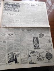 Cumhuriyet Gazetesi - 18 Ağustos 1952 - Türk Yunan Deniz Tatbikatı Başladı - Bize Yapılan Amerikan Yardımına Dair - 1952 Yılının 6 Ayında Yurdumuzda Taşıt Kazaları Yüzünden 440 Kişi Öldü - Celal Bayar İzmir Fuarının Açılışında Bulunacak - Vali Fahrettin Kerim Gökay Dün Gece Yugoslavyadan Geldi - Avrupa Güzelleri Napoli'de Halka Takdim Edildiler Fotoğraf - Ölümünün Yıldönümü Münasebetiyle Honore De Balzac Yazan Samih Nafiz Tansu - Kore'den Öğrencilere Mesaj - Peron'lar Cehennemi Yazan Doktor Alberto Caride Yazı Dizisi - Ruh Gurbetinde Yazan Kerime Nadir Yazı Dizisi - Son Osmanlı Padişahı Vahdeddin'in Kızı Ulviye Geldi Fotoğraf - Artık Konuşuyorum Yazan Burhan Felek Köşe Yazısı - Fenerbahçe Stadında Dünkü Spor Bayramı - Bugünkü Radyo Programı - İpana Diş Macunu - Günseli Başar Napoli'de Halka Takdim Edilirken Fotoğraf- Bendix Otomatik Çamaşır Kurutma Ve Ütü Makineleri - Avcılar Bayramı Dün Kutlandı - 1952 Pontiac Araba - Hofherr Traktörleri