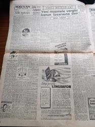 Cumhuriyet Gazetesi - 7 Ağustos 1952 - Bir Çift Söz De Benden Yazan Nadir Nadi Köşe Yazısı - Ortadoğu Kurucuları Arasında Konferans - Celal Bayar Dün Amerikan Filosu İle Hareket Etti - İran'da Müfrit Din Liderlerinden Akşamı Parlamento Başkanı Oldu - Yeni Hakimler Kanunu Hazırlandı - Son Olimpiyat Kafilemiz Dün Gece Helsinki'den Döndü Fotoğraf - İstanbul'un İcra Daireleri Reisliğine Tahsin Okur Tayin Olundu - Hayvan Çiftliği Yazan George Orwel Yazı Dizisi - Ruh Gurbetinde Yazan Kerime Nadir Yazı Dizisi - Fetih Yılı Kutlama Programı Hazırlandı - Dünyanın En Lüks Uçağı Kral İbnisuud İçin Hazırlanıyor - Medrano Sirki - Yeşil Ayna Yazan Hugh Walpole Yazı Dizisi - Bulmaca - Prodent Diş Macunu - Everest Tepesinin En Yüksek Noktasına Gene Çıkılamadı - Adnan Menderes - Celal Bayar'ın Manevralara Hareketinden Fotoğraflar - İzmir'e Gelen Yunan Seyyahları - Steyr Kamyon - Seiberling Lastikleri - Burla Biraderler - Sinire Çarpıntıya Baygınlığa Nevrol Cemal