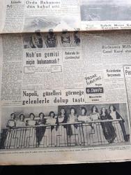 Cumhuriyet Gazetesi - 17 Ağustos 1952 - Onun İzinde Yazan Nadir Nadi Köşe Yazısı - Celal Bayar Amerikan Ordu Bakanı Frank Pace'i Kabul Etti Fotoğraf - Adnan Menderes - Arap İsrail İhtilafı - Nuh'un Gemisi Niçin Bulunamadı Yaşar Kemal Bildiriyor - Kıymetli Sanatkarımız Nurullah Şevket Taşkıran'ı Kaybettik - Sabık Mısır Kralı Faruğun Halifeliği - Üniversite Rektörü Kazım İsmail Gürkan'ın Beyanatı - Müsabakaya Girecek Güzellerin Napoli'de Çekilen İlk Resimleri - Hamiyet Yüceses Ve İsmail Dümbüllü Beşiktaş Bahçesinde - Bankacılar Sendika Kuruyor - Kara Çarşaf Ve Şeffaf Mayo Yazan Doçent Doktor Nurullah Kunter - Peron'lar Cehennemi Yazan Doktor Alberto Caride Yazı Dizisi - Ruh Gurbetinde Yazan Kerime Nadir Yazı Dizisi - 175 İlim Adamı Ankara Vapuruyla İstanbula Geliyor - Güreş Federasyonunun Bilmediğimiz Tarafları Yazan Burhan Felek Köşe - Moda Deniz Kulübünün Yaz Tenis Turnuvası - Haftalık Radyo Programı - Müzeyyen Senar Hacer Buluş Saime Sinan Abdullah Yüce Ferdi Tayfur Ve Sabite Tur Foto