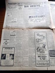Cumhuriyet Gazetesi - 28 Temmuz 1952 - Dünya Ahvali Hakkında Bir Hasbihal Yazan Abidin Daver Köşe Yazısı - İran Petrolüne Dair Görüşmeler Başlıyor - Yeni Zabıta Memurları Fotoğraf - Evita Peron Öldü - Yusuf İzzeddin'in Kızları Geldi - Grekoromen Güreşlerinde Takımımız Elimine Oldu - Rüyam Kotrası Çanakkale'den Geçti - Zatopek Altın Madalya Alırken Fotoğraf - Hayvan Çiftliği Yazan George Orwel Yazı Dizisi - Bir Hediye Yazanlar Bedri Rahmi Eyüboğlu Köşe Yazısı - Rüyam Atlantiği Nasıl Geçti Yazan Vedad Abud Yazı Dizisi - Ruh Gurbetinde Yazan Kerime Nadir Yazı Dizisi - Nahaş Paşa'nın Dönüşü Yazan Ömer Sami Coşar - Romanya'da Ermenilerin Tehciri - Gümülcine'de Celal Bayar Lisesi - İstanbul Havalimanı Cumhuriyet Bayramı'nda Açılacak - Nuri Boytor'un Son Güreşlere Dair Demeci - Metropoliten Müzesi Yazan Zeynel Akkoç - Günün Resimleri - Radyolin Dünyanın En Antiseptik Diş Macunu - Tozfatin Zambo Çocuk Maması - Siera Radyoları - Hoover Elektrikli Süpürge - Kodak Film - Bergougnan Lastikleri
