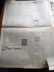 Cumhuriyet Gazetesi - 28 Temmuz 1952 - Dünya Ahvali Hakkında Bir Hasbihal Yazan Abidin Daver Köşe Yazısı - İran Petrolüne Dair Görüşmeler Başlıyor - Yeni Zabıta Memurları Fotoğraf - Evita Peron Öldü - Yusuf İzzeddin'in Kızları Geldi - Grekoromen Güreşlerinde Takımımız Elimine Oldu - Rüyam Kotrası Çanakkale'den Geçti - Zatopek Altın Madalya Alırken Fotoğraf - Hayvan Çiftliği Yazan George Orwel Yazı Dizisi - Bir Hediye Yazanlar Bedri Rahmi Eyüboğlu Köşe Yazısı - Rüyam Atlantiği Nasıl Geçti Yazan Vedad Abud Yazı Dizisi - Ruh Gurbetinde Yazan Kerime Nadir Yazı Dizisi - Nahaş Paşa'nın Dönüşü Yazan Ömer Sami Coşar - Romanya'da Ermenilerin Tehciri - Gümülcine'de Celal Bayar Lisesi - İstanbul Havalimanı Cumhuriyet Bayramı'nda Açılacak - Nuri Boytor'un Son Güreşlere Dair Demeci - Metropoliten Müzesi Yazan Zeynel Akkoç - Günün Resimleri - Radyolin Dünyanın En Antiseptik Diş Macunu - Tozfatin Zambo Çocuk Maması - Siera Radyoları - Hoover Elektrikli Süpürge - Kodak Film - Bergougnan Lastikleri
