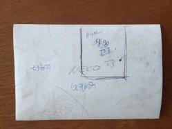 ŞARKICI NECO'NUN ORİJİNAL 2'Lİ FOTOĞRAF SETİ 18 x 12 cm EBADINDA - NECO, EŞİ OYA GERMEN'LE AVRUPA'DAN 15 GÜNLÜK TATİLDEN DÖNDÜKLERİNDE KUCAKLARINDA TUTTUKLARI 2 OYUNCAK BEBEKLE HAVA LİMANINDA POZ VERİRKEN ÇEKİLMİŞ 2 FARKLI KARE, 1984