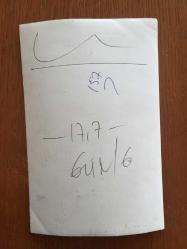 ŞARKICI NECO'NUN ORİJİNAL FOTOĞRAFI - 18 x 12 cm EBADINDA - YÜZÜNÜ BOYAYIP MASADAKİ ŞAPKADAN TAVŞAN ÇIKARAN NECO ve EŞİ OYA GERMEN AYNI KAREDE