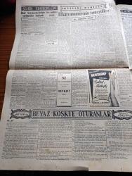 Cumhuriyet Gazetesi - 21 Ekim 1953 - Kayıtsız Şartsız Yazan Nadir Nadi Köşe Yazısı - Komünistlerin Muhakemesi Dün 9 Dan 20 Ye Kadar Sürdü Fotoğraf -  Teknik Üniversite Dün Yeni Dersi Yılına Başladı - Başbakan Adnan Menderes Dün Teknik Üniversitede Konuşurken Fotoğraf - Amerika İsrail'e Yardımı Durdurdu - Atatürk'ün Muvakkat Kabri 4 Kasım'da Açılacak - İskenderun'da Deniz Tesislerine Dün Törenle Bayrağımız Çekildi - Basketbolda Yugoslavyayı 65 63 Yendik - Hilton Otelinin Çatısı Kapatıldı - Büyükçekmecenin İlçe Olması Teklif Ediliyor - Ezher'de Okuyan İnkılap Düşmanı Türk Talebeleri - Müslüman Kardeşler Cemiyeti - Ana Kalbi Bu Akşam Melek Sinemasında - Deli Futbolcu Bu Akşam Lüks Sinemasında - Yeni Ses Opereti Yutmazoğlu - Nazım Hikmet - Mihri Belli - Ruhi Su - Sevim Tarı - Türkiye Komünist Partisi - Zeki Baştimar - Yeni Parker 51 Dolma Kalem -  Veritas Dikiş Nakış Makineleri