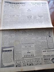 Cumhuriyet Gazetesi - 22 Eylül 1953 - Trakya'da Yapılacak Büyük Manevralar - Adalet Bakanı Osman Şevki Çiçekdağın Dünkü Tetkik Ve Ziyaretleri - Hasan Polatkan Amerika'daki Temaslarında Memnun Fotoğraf - Türk Basınının Büyük Kaybı Necmettin Sadak Vefat Etti - Kasım İşçiler İçin Doğum İstirahati 6 Haftadan 9 Haftaya Çıkarılacak - Beria'nın Rusya'dan Firar Edip Etmediği Belli Değil - Beyaz Köşkte Oturanlar Yazan Rikkat Köknar Yazı Dizisi - Surp Agop Hastanesi'nin Temeli Bugün Atılıyor - Tarihi Şahsiyetlerimizin Kıymetli Portreleri Yazan Haluk Y. Şehsuvaroğlu - 90 Bin Bıçak Yazan Burhan Felek Köşe Yazısı - Atom Silahlarının Yasal İlan Edilmesi - Beyoğluspor Selaniğe Gidiyor - Son Kahkaha Yazan Edison Marshall Yazı Dizisi - 1953 1954 Yunus Nadi Mükafatı En Güzel Hikaye Kısa Bir Yolculuk Yazan Mehmet Ekmekçi - Dünyanın 7 Garibesinden Biri Halikarnas Balıkçısı - Resimli Romanımız Bolo Paşa Vakası Yazan Pierre Gordeaux Yazı Dizisi - Pathe'nin Yeni Zaferi Sesli Sinemaya Makinesi