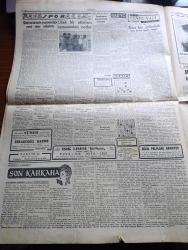 Cumhuriyet Gazetesi - 22 Eylül 1953 - Trakya'da Yapılacak Büyük Manevralar - Adalet Bakanı Osman Şevki Çiçekdağın Dünkü Tetkik Ve Ziyaretleri - Hasan Polatkan Amerika'daki Temaslarında Memnun Fotoğraf - Türk Basınının Büyük Kaybı Necmettin Sadak Vefat Etti - Kasım İşçiler İçin Doğum İstirahati 6 Haftadan 9 Haftaya Çıkarılacak - Beria'nın Rusya'dan Firar Edip Etmediği Belli Değil - Beyaz Köşkte Oturanlar Yazan Rikkat Köknar Yazı Dizisi - Surp Agop Hastanesi'nin Temeli Bugün Atılıyor - Tarihi Şahsiyetlerimizin Kıymetli Portreleri Yazan Haluk Y. Şehsuvaroğlu - 90 Bin Bıçak Yazan Burhan Felek Köşe Yazısı - Atom Silahlarının Yasal İlan Edilmesi - Beyoğluspor Selaniğe Gidiyor - Son Kahkaha Yazan Edison Marshall Yazı Dizisi - 1953 1954 Yunus Nadi Mükafatı En Güzel Hikaye Kısa Bir Yolculuk Yazan Mehmet Ekmekçi - Dünyanın 7 Garibesinden Biri Halikarnas Balıkçısı - Resimli Romanımız Bolo Paşa Vakası Yazan Pierre Gordeaux Yazı Dizisi - Pathe'nin Yeni Zaferi Sesli Sinemaya Makinesi