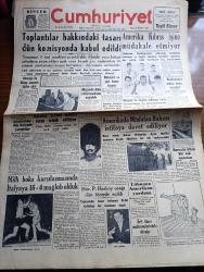 Cumhuriyet Gazetesi - 24 Haziran 1956 - Toplantılar Hakkındaki Tasarı Dün Komisyonda Kabul Edildi  - Amerika'da Müdafaa Bakanı Charles Wilson İstifaya Davet Ediliyor - Milli Boks Karşılaşması İtalya'ya 16 4 Mağlup Olduk Fotoğraf - Bağsızlık Bağımsızlık Yazan Hasan Ali Yücel Köşe Yazısı - Gizli Teşkilatımızın En Mühim Ajanı Serezli Galip Vardar - Karanlıkta Sesler Yazan Perihan Zorlu Yazı Dizisi - Doktor Adnan Adıvar'ın Birinci Ölüm Yıldönümü - Mareşal Tito Bükreş'e Gitti - İzmir'de Bir Hafta İçinde 132 Köpek İtlaf Edildi - Hollywood'lu İki Artist Corinne Calvet Ve Betty Wood Sigaranın Zevkini Çıkarıyor  Fotoğrafı - Karacaoğlan Yazan Yaşar Kemal Resimleyen Münif Fehim Yazı Dizisi -Zeki Müren Kızkulesi Salacak Gazinosunda  - Burhan Felek Haftanın Şakaları - Sümerbank - Beşiktaş Üstün Bir Oyunla Beyoğluspor'u 5 0 Yendi - Jack Davis 110 Metre Dünya Rekorunu Kırdı - Beşiktaşlı Atlet İlhan Bilgitay Rekor Kırdı - Fenerbahçe Bugün Vefa İle Karşılaşıyor - Profesyonel Boksörümüz Taki Ziyari