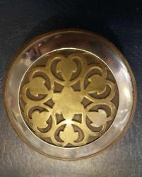 Enfiye Kutusu,   İlaç Kutusu,  Testere el işi,  Davut Yıldızı motifli. Pirinç,  5,5 x 2 cm..