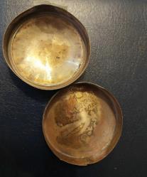 Enfiye Kutusu,   İlaç Kutusu,  Testere el işi,  Davut Yıldızı motifli. Pirinç,  5,5 x 2 cm..