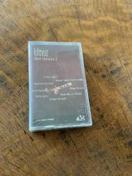 KILAVUZ - DOST KERVANI 2 - ERKAN OĞUR / İSMAİL HAKKI DEMİRCİOĞLU / MEHMET ERENLER / EROL PARLAK / NİDA ATEŞ / OKAN MURAT ÖZTÜRK - KASET (JELATİNİNDE)