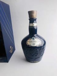 KUTUSU İÇİNDE ROYAL SALUTE  21  viski şişesi