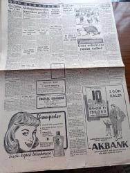 Cumhuriyet Gazetesi - 14 Aralık 1956 - NATO'da Kıbrıs İçin Sert Tartışmalar Oldu - Rusya Macaristana 3 Tümen Daha Gösterdi - İngiliz Dışişleri Bakanı Selwyn Lloyd NATO Bakanlar Konseyi Toplantısında Konuşurken Fotoğraf - Kaçakçılığa Karşı Cenub Hududlarımızda Bazı Köyler Tahliye Edilecek -  Reşat Nuri Güntekin'i Dün Toprağa Verdik Fotoğraf - İstanbul Halkı Binecek Nakil Vasıtası Bulamıyor Fotoğraf - Aşktan Da Üstün Yazan Elizabeth Gaskell Yazı Dizisi - Kıbrıs Ve NATO Yazan Ömer Sami Coşar Köşe Yazısı - Birkaç Fıkra Yazan Burhan Felek Köşe Yazısı - Akbank - Tarihin Tarihi İsmi Tarihe Geçen Hapishane Kaçkını Yazan Alain Decause - Ankara İstanbul Radyosu Programı - Fenerbahçe Atletizm Mevsimini Açtı - Beykoz Emniyeti 4 0 Yendi - İstanbullu Boksör Taki Ziyaris'in Münih'te ki Maçı - Fenerbahçe'nin Dünkü Antrenmanı - Vim Temizleyici