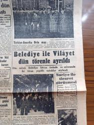 Cumhuriyet Gazetesi - 2 Mart 1956 - Yeni Bütçe Kanunu Dün Yürürlüğe Girdi - Türkiye Amerika Ordu Maçı Fotoğraf - Manyas Gölü Dün Taştı - Caz Şarkıcısı Celal İnce New York Radyosunda - İstifa Eden Subaylar Orduya Girebilecekler - Belediye İle Vilayet Dün Törenle Ayrıldı - Eisenhower Seçim Gezisi Yapmayacak - Çakırcalıyı Biz Öldürdük Yazan Yaşar Kemal Yazı Dizisi - Devlet Biziz Yazan Tarık Zafer Tunaya - Grace Kelly Avrupa'ya Gelmeye Hazırlanıyor - Türkiye İş Bankası - Harbiye Binası Yıktırılacak - Kızıl Çin 1 Erimizi Teslim Etti - Resimli Romanımız Çalınan Tabanca Yazan George Orwel - Sanayi Bataklığı Haliç - Bulmaca - Yaşar Kemal'in Bebek İsimli Uzun Hikayesi Fransızcaya Çevrildi - Perde Artisti Lale Oraloğlu Puro Tuvalet Sabunu Kullanıyor - Turgay Şeren Fotoğraf - Macar Futbolcular İstanbul'da - Güreş Federasyonu Başkanı Vehbi Emre Basın Toplantısı Yapacak - Opon Ağrı Kesici