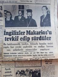 Cumhuriyet Gazetesi - 10 Mart 1956 - İzmir Nutku Üzerine Yazan Nadir Nadi Köşe Yazısı - Adnan Menderes İntizar Hilafına Dün İzmir'de Hiç Konuşmadı -  İngilizler Makarios'u Tevkif Edip Sürdüler - Ege Üniversitesi Açılışında Maarif Vekili Ahmed Özel Nutuk Söyledi - Mehmet Taşkesen Cemiyet İçin Tehlikelidir -  Ziya Termen Dün Demokrat Partiden Çekildi - Sarışın Bomba Marilyn Monroe Melek Sinemasında - Kırlangıç Yuvası Yazan Taylor Caldwell Yazı Dizisi - Çakırcalıyı Biz Öldürdük Yazan Yaşar Kemal Yazı Dizisi - Patrona Halil Hamamının İki Kubbesi Çöktü - Ses Sanatkarı Necla Öz Puro Tuvalet Sabunu Kullanıyor -  Prag Stalin'in Yeni Heykelini Ne Yapacağını Düşünüp Duruyor - Resimli Romanımız Çalınan Tabanca Yazan George Simenon - Şehir Tiyatroları Dram Kısmında Gizli Oturum Oyunu - Okuyucularla Başbaşa - Türkiye Hollanda Ordu Maçı Yarın Ankara'da Oynanıyor - Vefa Bugün Kasımpaşa İle Karşılaşıyor - Mehmet Ali Has Milli Kadrodan Çıkarılmak İsteniyor - Bugünkü Basketbol Maçları - Vita Yağ