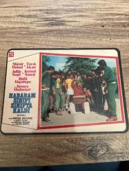 Hababam sınıfı sınıfta kaldı  film kartı 14x11cm   ebatında