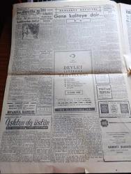 Cumhuriyet Gazetesi - 10 Ekim 1956 - Hürriyet Partisinin Lideri Fevzi Lütfi Karaosmanoğlu CHP'yi İtham Etti - Ticaret Bakanı Zeyyat Mandalinci Dün Gece Amerika'dan Geldi - Dinamo Takımı Fenerbahçe'nin Dolmabahçe Stadında Maçı Fotoğraf - Yunanlılar Sahillerimizdeki Bir Adayı Tahkim Etmeye Kalkıştılar - Kraliçe Süreyya Boşanmıyor - Memlekete Traktör Kaydıyla Giren Lüks Otomobil Fotoğraf- Ulubatlı Hasan Tatbikatı - Don Camillo'nun Küçük Alemi Yazan G. Guareschi Yazı Dizisi - Aşktan Da Üstün Yazan Elizabeth Gaskell Yazı Dizisi - Tramvaylar Tamamen Kaldırılmayacak - Oniki Adada Üsler Yazan Ömer Sami Coşar - Bir Haftada Sigara Bıraktıktan Hap - Rusya'da Çingeneler Kanun Dışı - Aslanları Durduran Adam Bu Akşam Lüks Sinemasında - Ankara İstanbul Radyosu Programı - Bulmaca - Napoleon Şan Sinemasında - Adalet İsrail'e Gidiyor - Beynelmilel Olimpiyat Komitesine Dört Türk Atletinin İsmi Verildi - Ekrem Koçak - Fahir Özgüder - Osman Coşgül