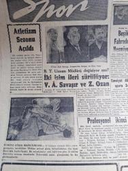 Cumhuriyet Gazetesi - 14 Nisan 1957 - Son 25 Yıldanberi Görülmemiş Kuraklık Tehlikesi - Türkiye Almanya Dostluğu İlerliyor - Adnan Menderes Tunus'a Gidecek - Tevfik İleri Vazifesine Başlıyor - Kıbrıs Meselesi Üzerinde Çalışmalar Devam Ediyor -  Oğuz Toktamış'ın Sahibi Olduğu Yeni Halk Gazetesi Dün Toplattırıldı -  İsmet İnönü Kasım Gülek'in Ratip Tahir Burak'a Yolladığı Telgraf -Moskova Patriği Aleksis Makarios'u Tebrik Etti - 50 Yıl Evvelki Kuleliden Hatıralar  Yazan Hasan Amca Yazı Dizisi - Kırkıncı Oda Yazan Peride Celal Yazı Dizisi -  Makarios'a İkinci Mektup Yazan Hasan Ali Yücel Köşe Yazısı Münir Nurettin Selçuk Londra'da Ameliyat Oldu - Ürdün Suriye Arasında Gerginlik -  -  Pe Re Ja Limon Kolonyası - Bulmaca -  Ümitsiz Saatler Filmi Atlas Sinemasında - Bir Sanayi Sitesi Kurulacak - Denizaltılarımızla 1500 Erin Katıldığı Tatbikat - Beden Terbiyesi Umum Müdürü Değişiyor Mu - Vildan Aşir Savaş - Ziya Ozan - Galatasaray Beykoz'a Puan Kaptırdı - Atletizm Sezonu Açıldı -