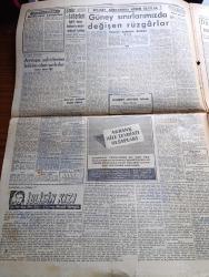 Cumhuriyet Gazetesi - 5 Eylül 1957 - Demokrat Parti İdarecileri Seçime Karar Verdiler - Üç Muhalefet Partisinin Müşterek Tebliği - Haysiyet Divanına Verilecek Demokrat Partililer - Bunlar Arasında Kurucu Fuat Köprülü'de Var - Ürdün'ün Sevimli Kraliçesi Dina İle Bir Görüşme Yaptık Fotoğraf - Kıbrıs'ta Türklerin Hazırladığı Bombalar - Türkiye'de Doğan Bir Köpek Amerika'da Meşhur Oldu - İblisin Kızı Yazan Guy Des Cars Yazı Dizisi - Resimli Romanımız Batan Geminin Esrarı Yazan Pierre Gordeaux Yazı Dizisi - Cennet Yolu Lale Sinemasında - Yıldırım Adam Elhamra Sinemasında - Irak'taki Türklerin Durumu - Kuruçeşme Sırtlarında 410 Yataklı Büyük Bir Turistik Otel İnşa Edilecek - Galatasaray Kampa Girdi Fenerbahçe Bugün Giriyor - Metin Oktay - Naci Erdem - Beşiktaş'ın Vefa Önünden Mağlup Ayrıldı - Milli Maça Gelecek Romanya Basketbol Takımı Belli Oldu - Fay Temizleme Tozu - Krem Pertev - Asporal Ağrı Kesici - Sağırlar Olimpiyatı Sona Erdi - Adalet Takımında Değişikler Yapılacak - Otel Berlin