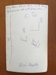 FİLİZ AKIN'IN ORİJİNAL FOTOĞRAFI - 18 x 12 cm EBADINDA - FİLİZ AKIN, EKREM BORA, İZZET GÜNAY ve AYNUR AYDAN ''ARKADAŞIMIN AŞKISIN'' FİLMİNDE AYNI KAREDELERKEN ÇEKİLMİŞ ÇOK NET KALİTEDE BİR FOTOĞRAF, 1968