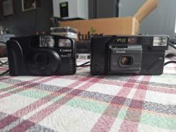 iki adet Filmli Fotoğraf Makinası - Canon - Kodak - Pil yeri arızalı