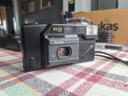iki adet Filmli Fotoğraf Makinası - Canon - Kodak - Pil yeri arızalı