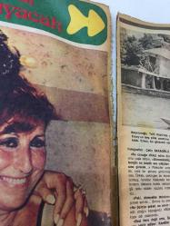Ses Haftalık Aktüalite Sinema Tiyatro Müzik ve Gençlik Mecmuası Dergisi - 9 Ağustos 1980 - Sayı:10 - Türkan Şoray - Bülent Ersoy - Müzeyyen Senar - Zeki Müren - Peter Sellers - Ayten Gökçer - Cüneyt Gökçer - Sulukule de Tarihe Karıştı haberi - Selçuk Ural - Nebahat Çehre - Şakir Öner - Perihan Savaş - Hülya Koçyiğit - Sami Toker - Osman Sezgin - Deniz Uğur - Alper Cücenoğlu - Melike Demirağ - İrene Papos - Mustafa Akkad - Anthony Quinn - Marilyn Monroe - Carole Chauvet - Regor Moore - James Bond - Lord Sinclair - Ronald Reagen - Cemile Kutgün - Sibel Egemen Posteri - Ayla Dikmen - Enis Berki - Ayla Dikmen - Robin Williams - Esin Engin - Rıza Silahlıpoda - Özdemir Erdoğan - Sezen Aksu - Rio Grande - Dert Ortağı Köşesi - Oschinghis Khan - Aziz Nesin - Meral Taygun - Oytun Turfan - Necmi Elbise Reklamı fotoğraf ve haberi - Tam Takım Dergi