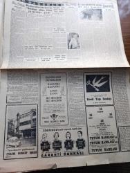 Cumhuriyet Gazetesi - 10 Mart 1957 - Adnan Menderes'in Ortadoğu Durumu İçin Demeci - İran Veliahdı Abdülillah Dün Tahran'a Gitti - Sivas Tankerinde Ortaya Çıkarılan Afyon Kaçakçılığı - Bize Karşı Rus Yunan Müşterek Kampanyası - İsmet İnönü Dün Sabah İzmir'e Harekete Geçti - Türk Ordusunun İlk Kadın Doktor Subayı Ülkü Sema Aran- Vatikan Ve Biz Yazan Numan Menemencioğlu  Köşe Yazısı - İdam Sehpasında Can Veren Devletliler Yazan Cemalettin Saraçoğlu Yazı Dizisi - Kırkıncı Oda Yazan Peride Celal Yazı Dizisi - Amerikan Başkanı Eisenhower'in Ortadoğu Planı Fiilen Yürürlüğe Girdi - Dram Tiyatrosunun Büfecisi Stelyo Vefat Etti - Turing Ve Otomobil Kurumunun Kongresi - Haftanın Şakaları Yazan Burhan Felek - Hint Güneşi Şehzadebaşı ve Çemberlitaş Sinemasında - Namus Borcu Filmi Atlas Sinemasında - Resimli Romanımız Mormon Mezhebi Ve Kurucusunun Dramı  - Fenerbahçe Bugün Vefa İle Karşılaşıyor - Beykoz Beşiktaş'ı Farkla Yendi - Ömer Besim Krosu Bugün Yapılıyor - Göztepe Ujpesti 2 1 Yendi- Muhabank