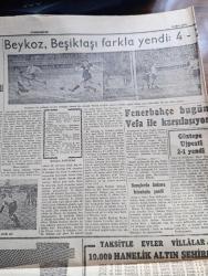 Cumhuriyet Gazetesi - 10 Mart 1957 - Adnan Menderes'in Ortadoğu Durumu İçin Demeci - İran Veliahdı Abdülillah Dün Tahran'a Gitti - Sivas Tankerinde Ortaya Çıkarılan Afyon Kaçakçılığı - Bize Karşı Rus Yunan Müşterek Kampanyası - İsmet İnönü Dün Sabah İzmir'e Harekete Geçti - Türk Ordusunun İlk Kadın Doktor Subayı Ülkü Sema Aran- Vatikan Ve Biz Yazan Numan Menemencioğlu  Köşe Yazısı - İdam Sehpasında Can Veren Devletliler Yazan Cemalettin Saraçoğlu Yazı Dizisi - Kırkıncı Oda Yazan Peride Celal Yazı Dizisi - Amerikan Başkanı Eisenhower'in Ortadoğu Planı Fiilen Yürürlüğe Girdi - Dram Tiyatrosunun Büfecisi Stelyo Vefat Etti - Turing Ve Otomobil Kurumunun Kongresi - Haftanın Şakaları Yazan Burhan Felek - Hint Güneşi Şehzadebaşı ve Çemberlitaş Sinemasında - Namus Borcu Filmi Atlas Sinemasında - Resimli Romanımız Mormon Mezhebi Ve Kurucusunun Dramı  - Fenerbahçe Bugün Vefa İle Karşılaşıyor - Beykoz Beşiktaş'ı Farkla Yendi - Ömer Besim Krosu Bugün Yapılıyor - Göztepe Ujpesti 2 1 Yendi- Muhabank