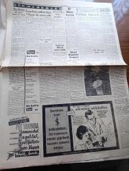 Cumhuriyet Gazetesi - 24 Aralık 1959 - Bir Demeç Üzerine Yazan Nadir Nadi Köşe Yazısı - İstanbul İle İzmir'de Dün 43 Gazeteci Yargılandı - Pulliam Davaları - Dün Kim Dergisi Mesullerine Polis Tarafından Tebligat Yapılırken Fotoğrafı - Kim Dergisi De Dün 1 Ay İçin Kapatıldı - Fransa'da Milli Eğitim Bakanı Dün İstifa Etti - Nice'i 5 1 Yenilen Fenerbahçe Elendi Fotoğrafı - Sağlık Bakanı Lütfi Kırdar Rusya İle Olan Münasebetlerimizin Gelişeceğini Söyledi - Saidi Nursi'nin Mektupları - İstanbul Fuarını Gösteren Kroki - Modern Ekmek Fabrikaları Kuruluyor - 1960 Bütçesi Yazan Osman Okyar - Divan Oteli - Kumar Salgını Yazan Burhan Felek Köşe Yazısı - Papa Komünizme Çattı - Darwin'in Meşhur Nazariyesinin 100. Yıldönümü Günlerindeyiz - Günah Gemisi Filmi Bu Hafta Süreyya'da - Yeni Tiyatroda Tahtaravalli Yazan Çetin Altan - 1959 1960 Yunus Nadi Armağanı Dil Davamız Türk Dili Üzerine Yazan Zekai Turan - Galatasaray İstanbulspor Maçının Biletleri Çift Tarifeli - Agah Erozan - Boks Federasyonu